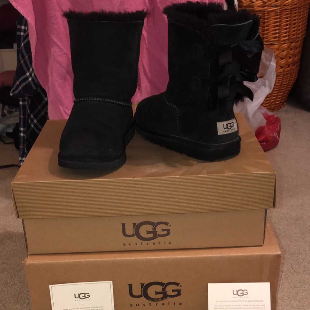 Black Bailey bow UGG size 5